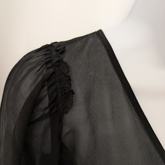 Beautiful 100% Silk Wrap Shirt With Elegant Details. - Picture 5 of 12